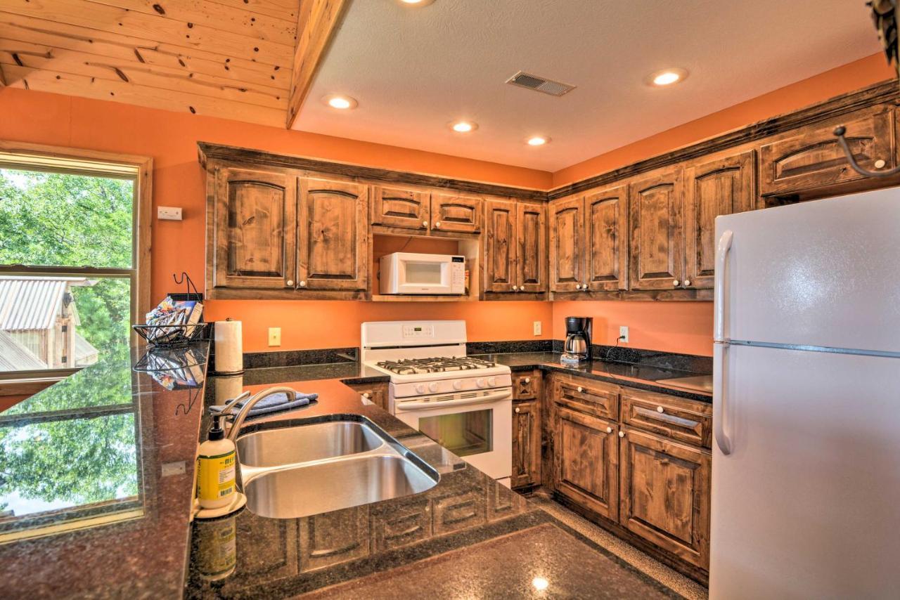 Spacious Log Cabin With Fire Pit And Game Room! Eureka Springs Exteriér fotografie