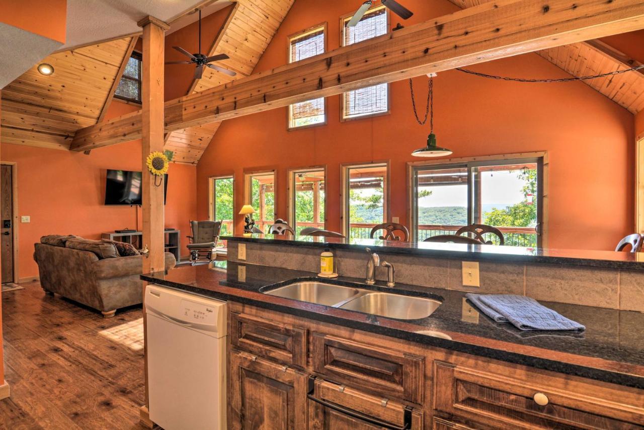 Spacious Log Cabin With Fire Pit And Game Room! Eureka Springs Exteriér fotografie