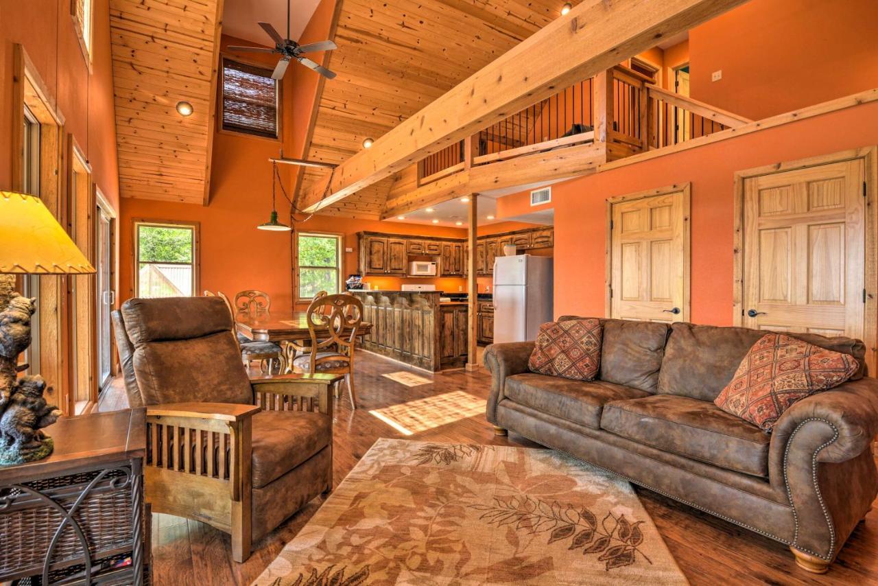 Spacious Log Cabin With Fire Pit And Game Room! Eureka Springs Exteriér fotografie