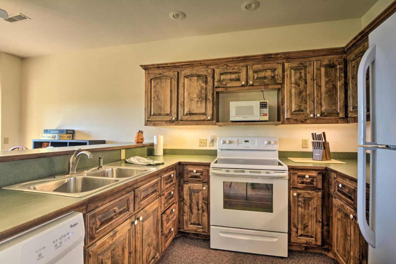 Spacious Log Cabin With Fire Pit And Game Room! Eureka Springs Exteriér fotografie