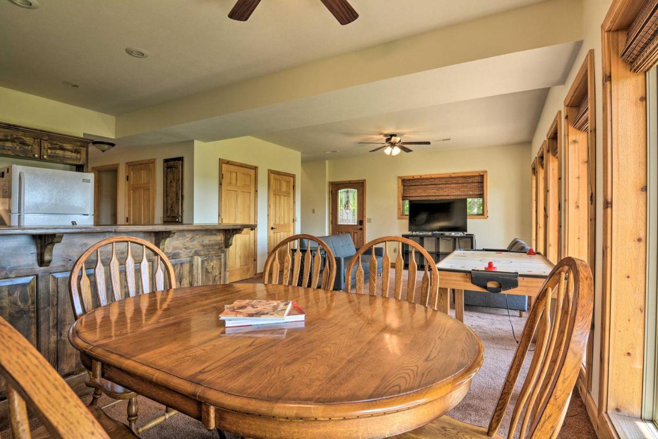 Spacious Log Cabin With Fire Pit And Game Room! Eureka Springs Exteriér fotografie