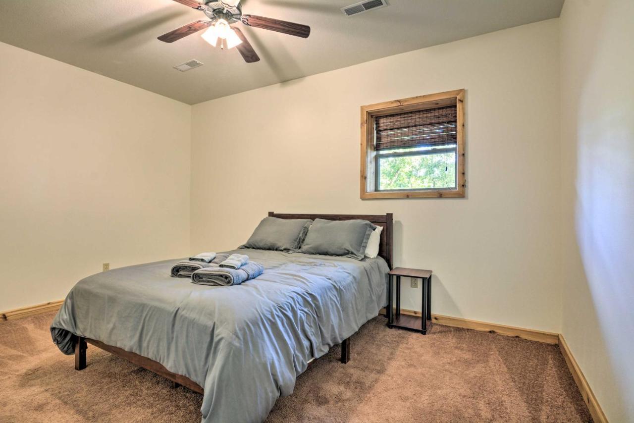 Spacious Log Cabin With Fire Pit And Game Room! Eureka Springs Exteriér fotografie