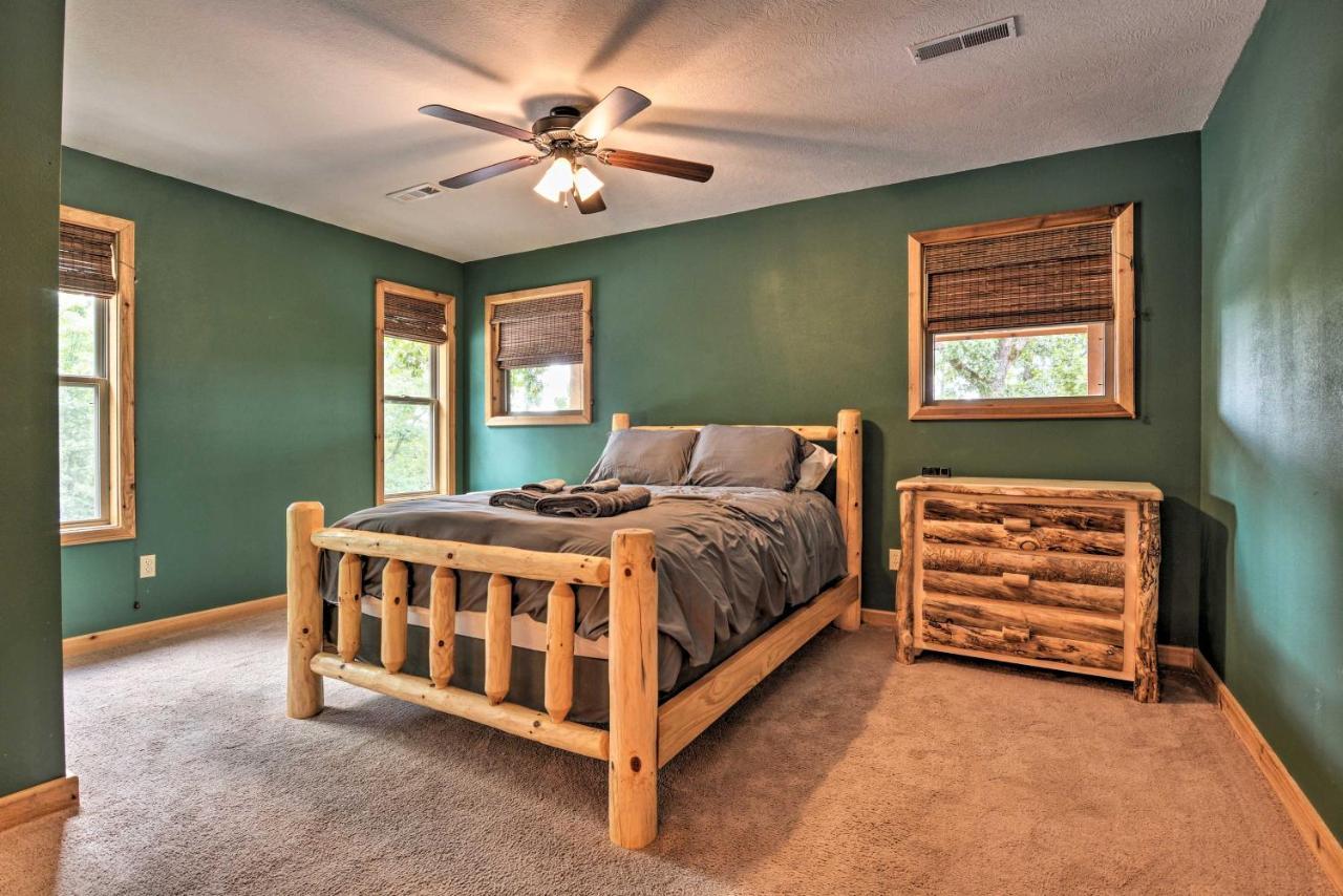 Spacious Log Cabin With Fire Pit And Game Room! Eureka Springs Exteriér fotografie